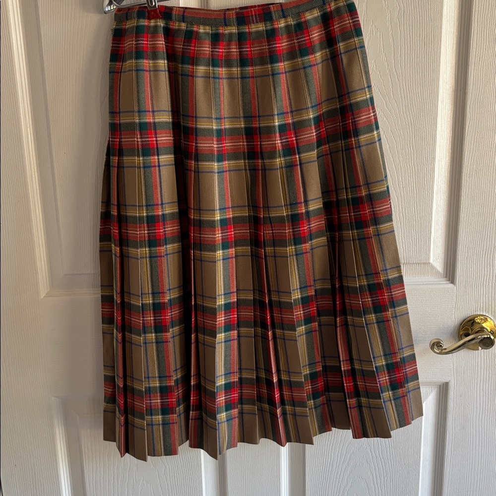 Vintage Aljean of Canada tartan skirt. 100% wool. 28” waist. Made in Canada. - Picture 6 of 7